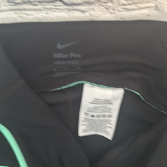Women’s Nike Pro set size smalll Never worn - Picture 5 of 8